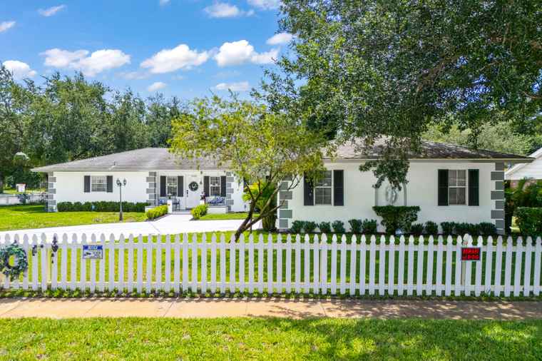 Photo of 2102 S 26th St Fort Pierce, FL 34947