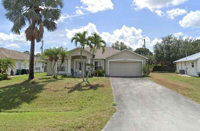 Photo of 2887 SE Eagle Dr Port Saint Lucie, FL 34984