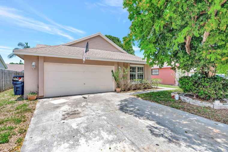 Photo of 1225 Arapaho St Jupiter, FL 33458