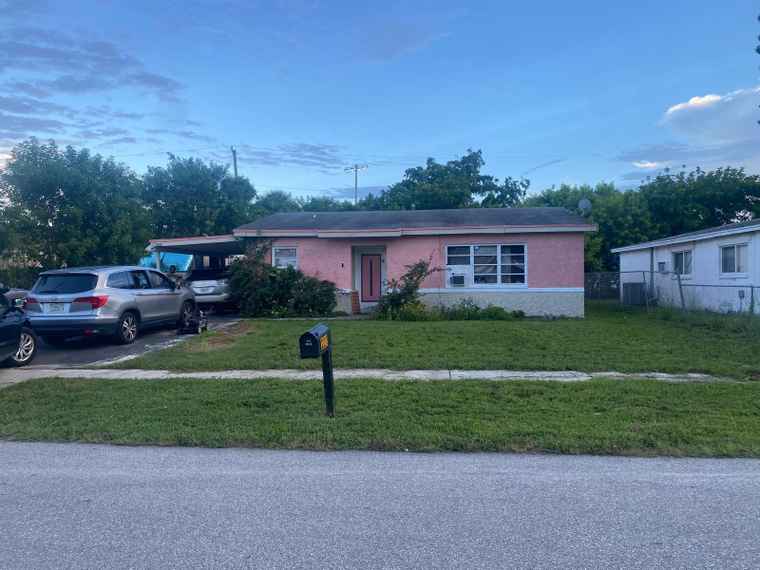 Photo of 220 NW 20th Ct Boynton Beach, FL 33435