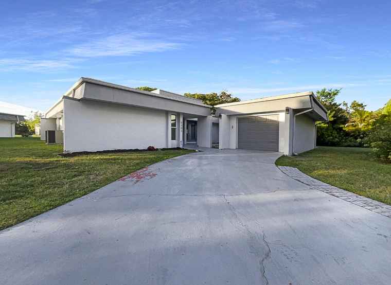Photo of 5305 W Palm Cir Tamarac, FL 33319