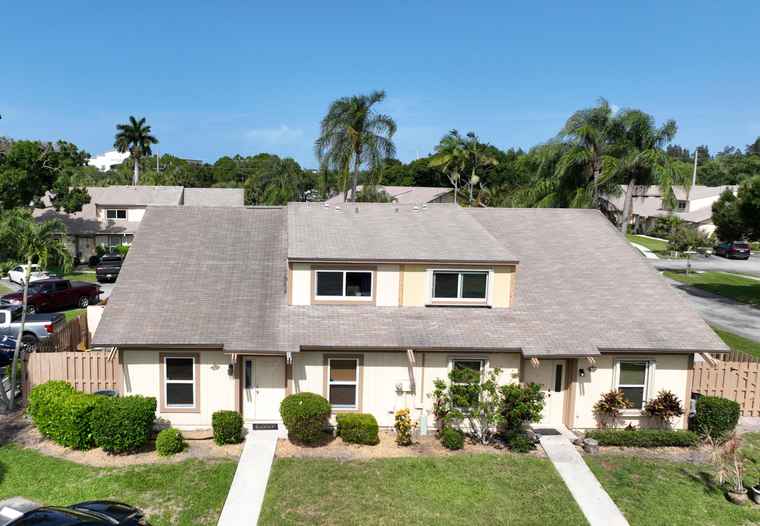Photo of 353 Maplecrest Cir Jupiter, FL 33458