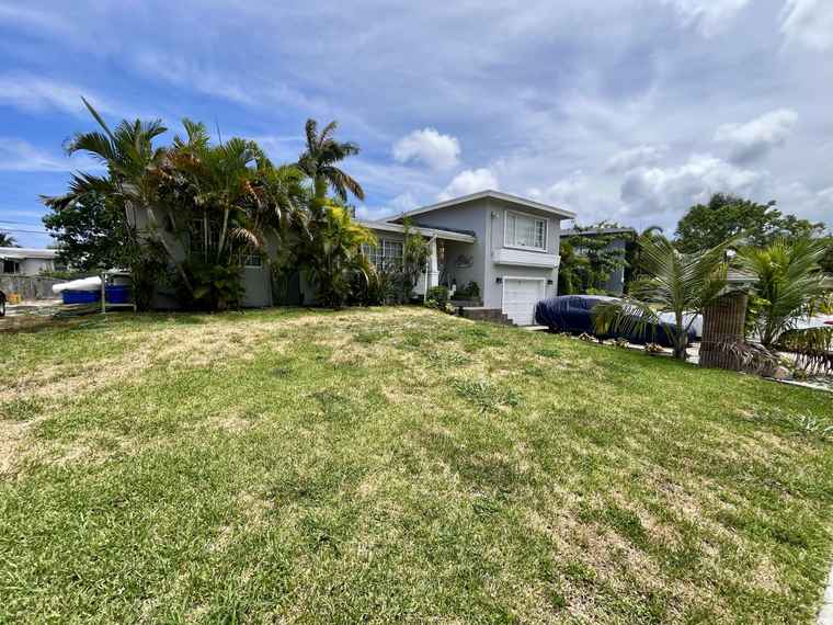 Photo of 1424 Crest Dr Lake Worth, FL 33461