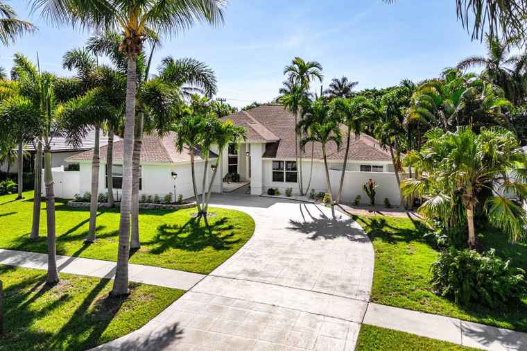 Photo of 7700 Fairway Trl Boca Raton, FL 33487