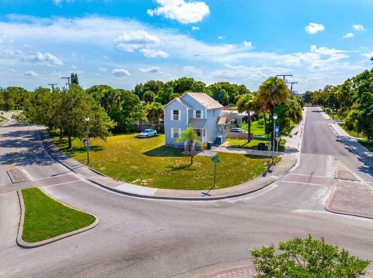 Photo of 901 Ohio Ave Fort Pierce, FL 34950