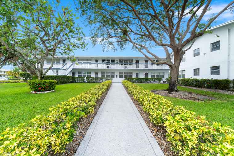 Photo of 396 Windsor Q West Palm Beach, FL 33417
