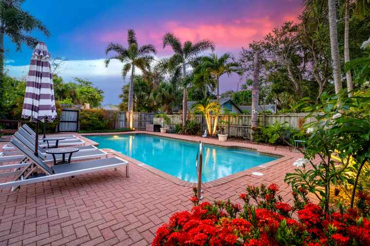 Photo of 128 N L St Lake Worth Beach, FL 33460