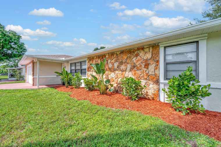 Photo of 1131 SE Puritan Ln Port Saint Lucie, FL 34983