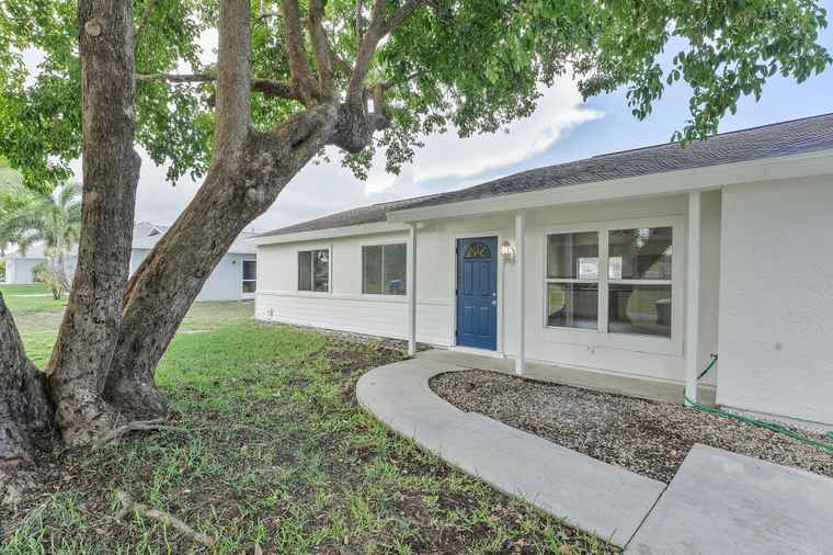 Photo of 1041 SE Spinnaker Port Saint Lucie, FL 34983