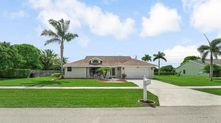 Photo of 1500 Chapparel Way Wellington, FL 33414