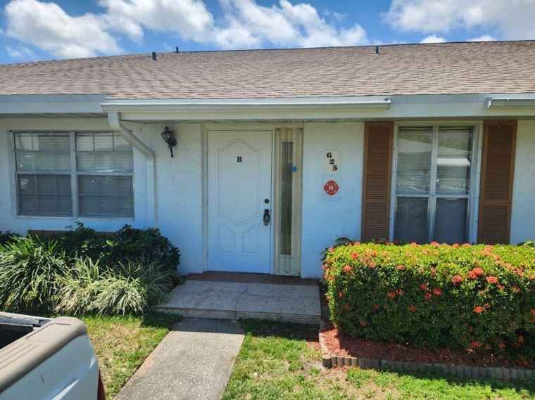 Photo of 625 Pines Knoll Dr Unit B Fort Pierce, FL 34982