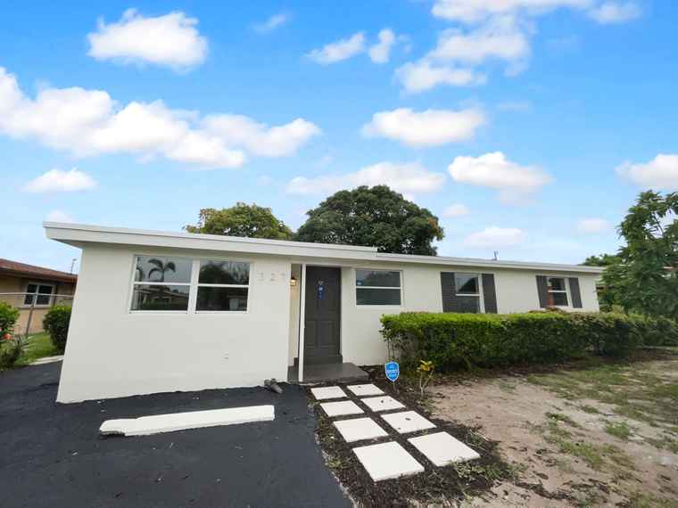 Photo of 327 NW 11th Ave Delray Beach, FL 33444
