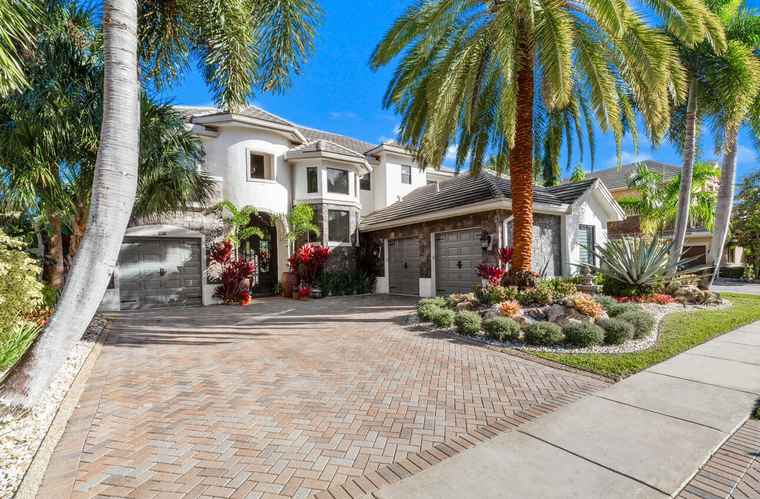 Photo of 10371 Trianon Pl Wellington, FL 33449