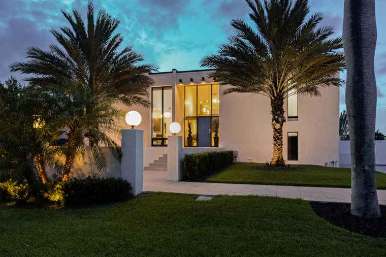 Photo of 2549 SE 9th St Pompano Beach, FL 33062