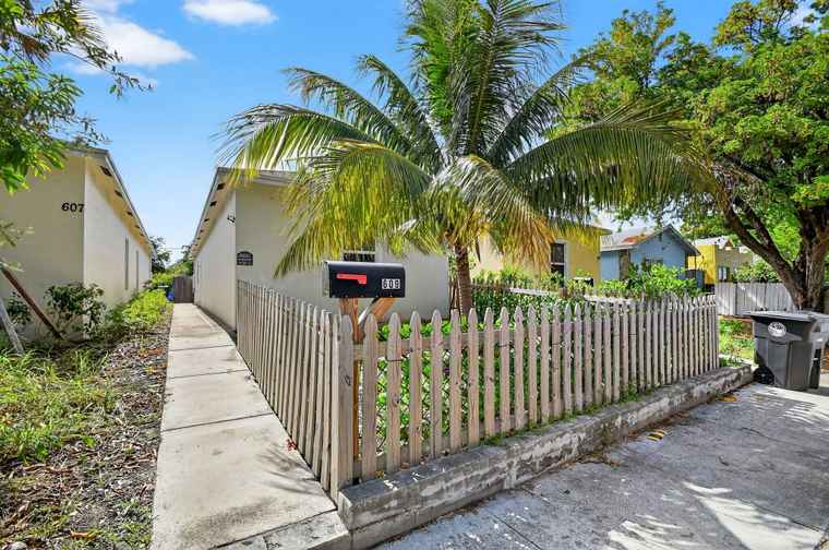 Photo of 609 N F St N Lake Worth, FL 33460