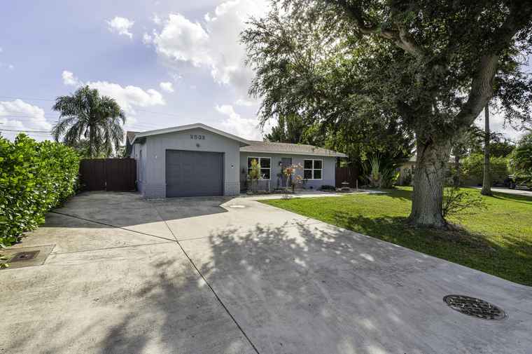 Photo of 2532 SW 11th Ct Boynton Beach, FL 33426
