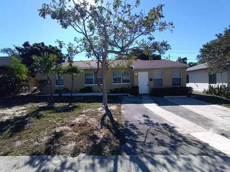 Photo of 918 45th St West Palm Beach, FL 33407