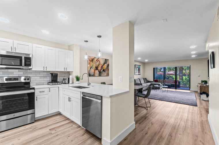 Photo of 18 Stratford Dr Unit E Boynton Beach, FL 33436