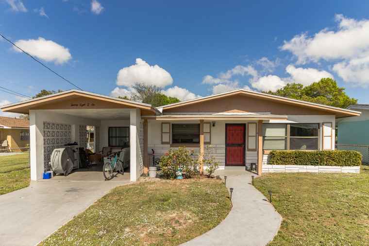 Photo of 2806 Dunbar St Fort Pierce, FL 34947