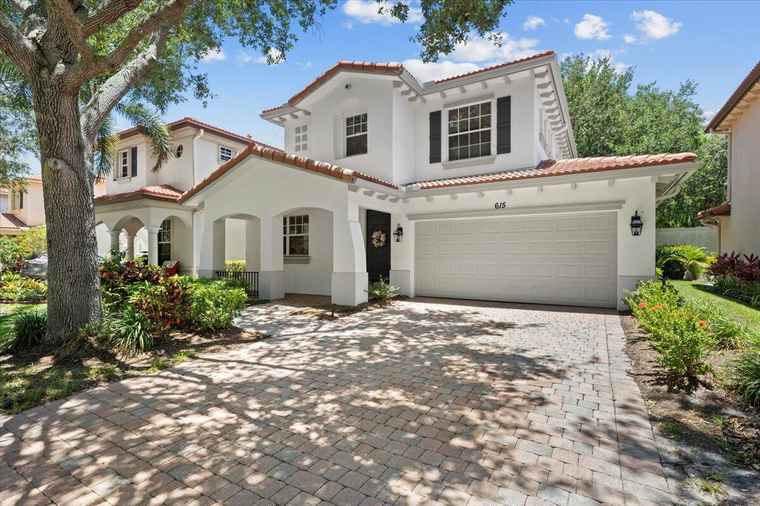 Photo of 615 Castle Dr Palm Beach Gardens, FL 33410