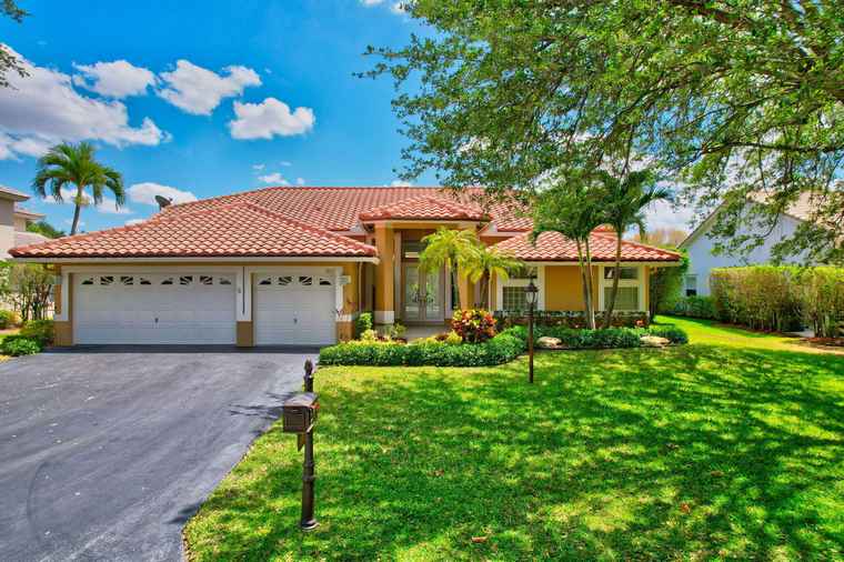 Photo of 10012 NW 57th Pl Coral Springs, FL 33076