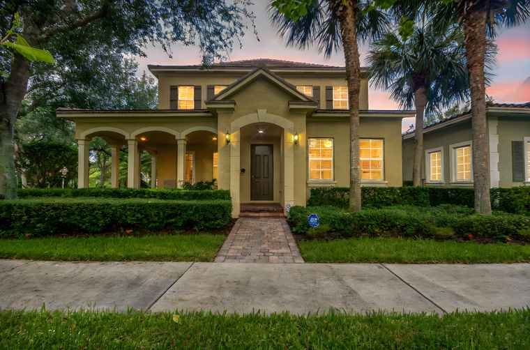 Photo of 118 Foxford Ct Jupiter, FL 33458