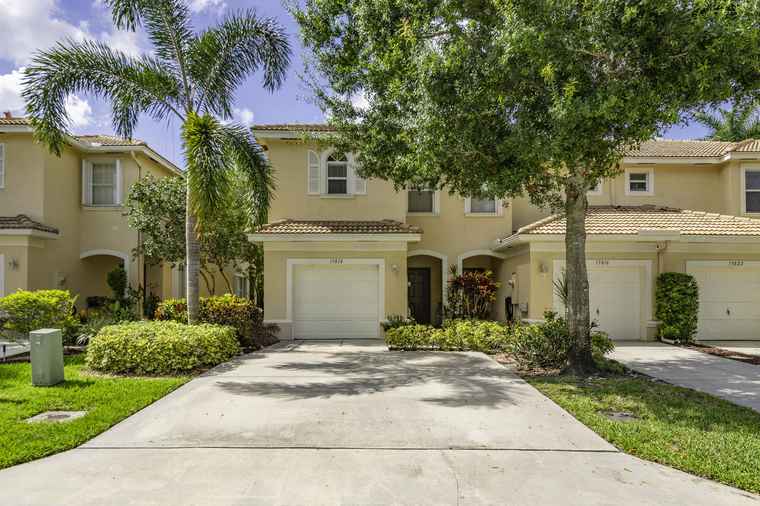 Photo of 13810 Creston Pl Wellington, FL 33414