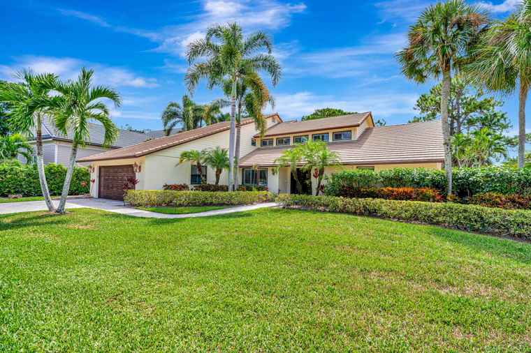 Photo of 11 Berwick Rd NE Palm Beach Gardens, FL 33418