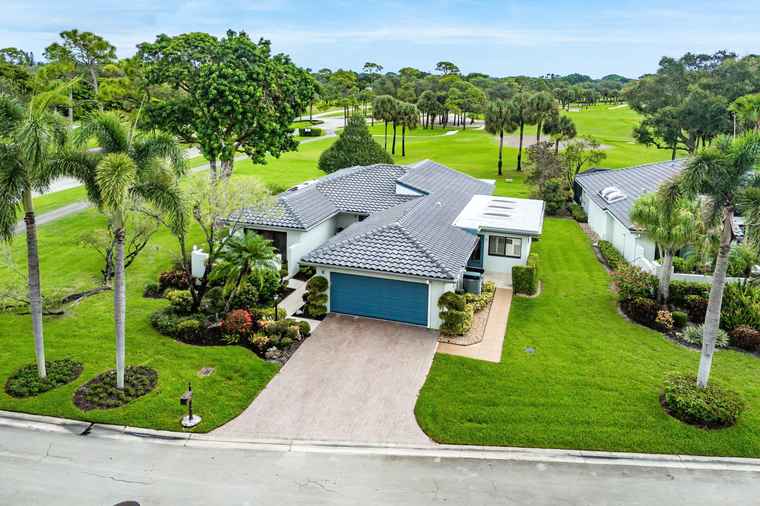 Photo of 2 Woods Ln Boynton Beach, FL 33436