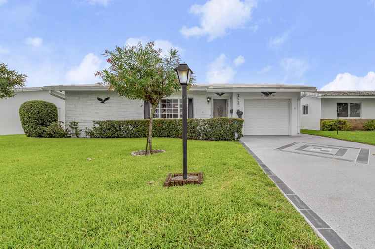 Photo of 2006 SW Golf Ln Boynton Beach, FL 33426