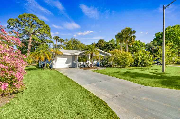 Photo of 1946 5th Ct Vero Beach, FL 32960