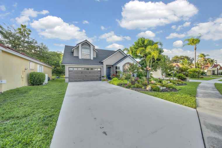 Photo of 12673 White Coral Dr Wellington, FL 33414