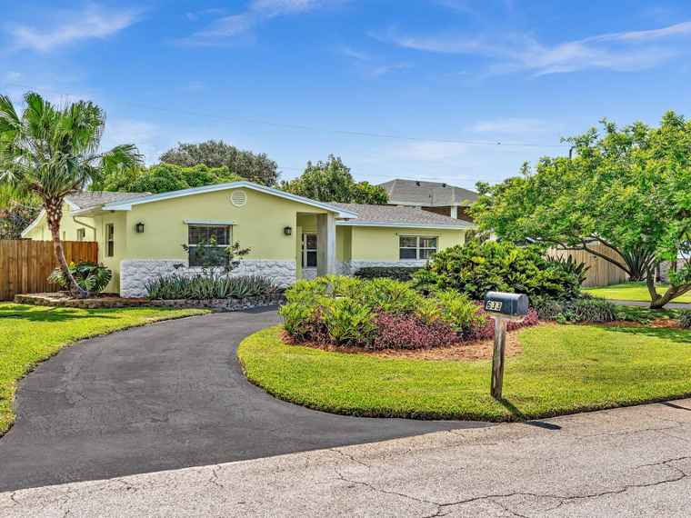 Photo of 633 Heron Dr Delray Beach, FL 33444