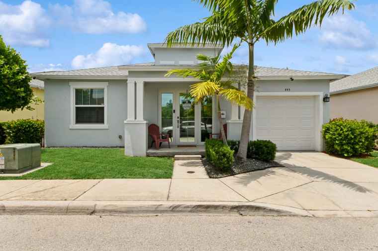 Photo of 445 Lilac Ct West Palm Beach, FL 33407