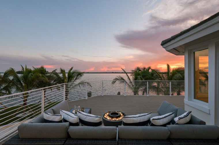 Photo of 526 Point Ln Vero Beach, FL 32963