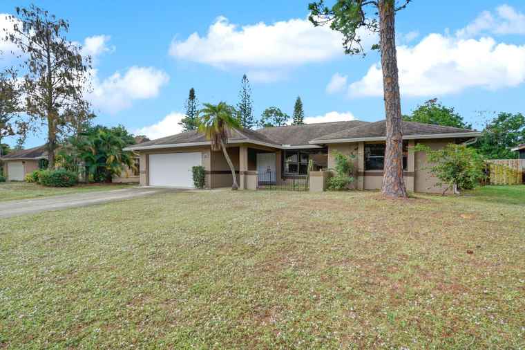 Photo of 527 Indigo Ave Wellington, FL 33414