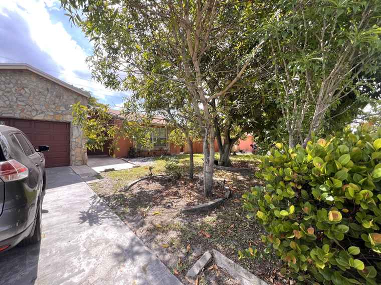Photo of 100 SW 32nd Ave Deerfield Beach, FL 33442