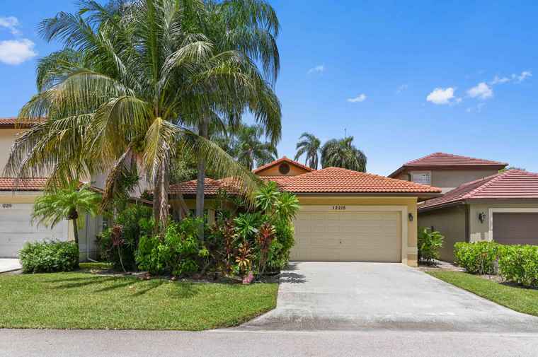 Photo of 12215 Brisbane Ln Wellington, FL 33414