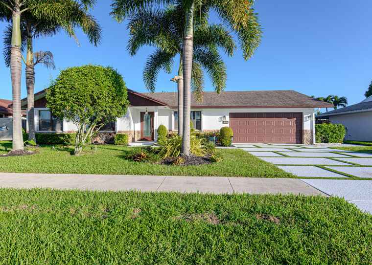 Photo of 1302 Larch Way Wellington, FL 33414