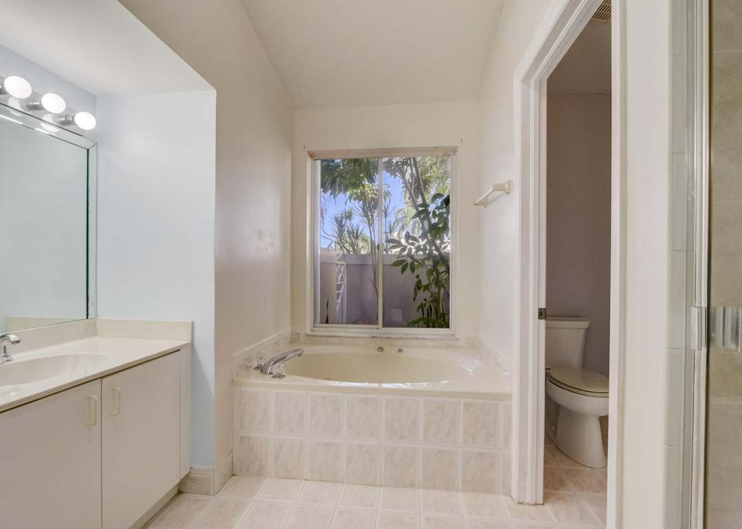 1281 Wilshire Cir E, Pembroke Pines, FL 33027