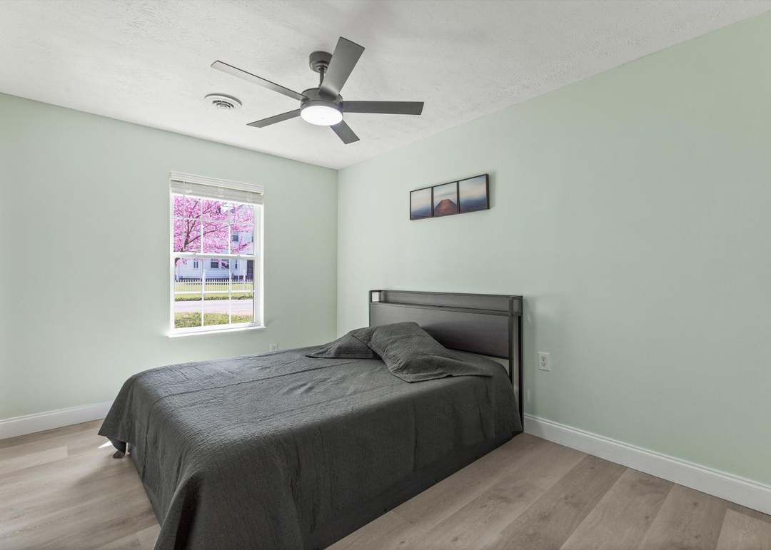 123 W Moody Ave