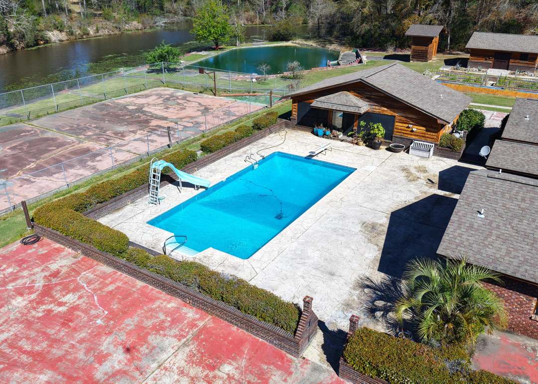 26551 Lakeshore Loop
