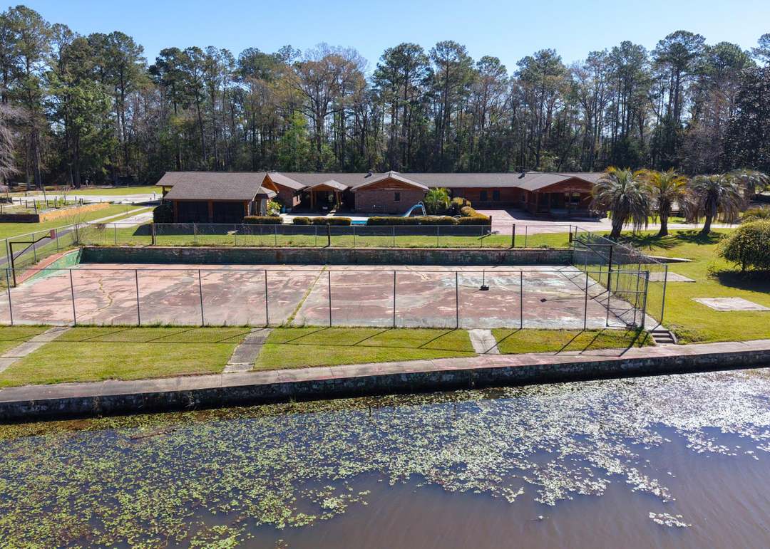 26551 Lakeshore Loop