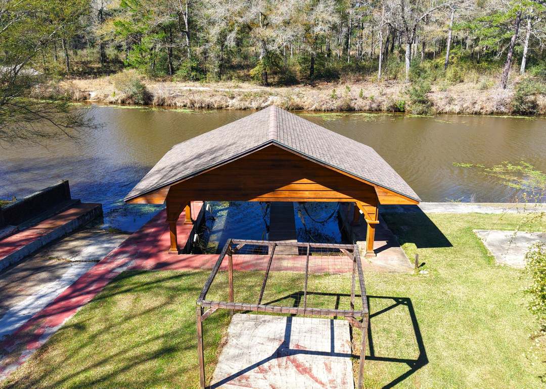 26551 Lakeshore Loop