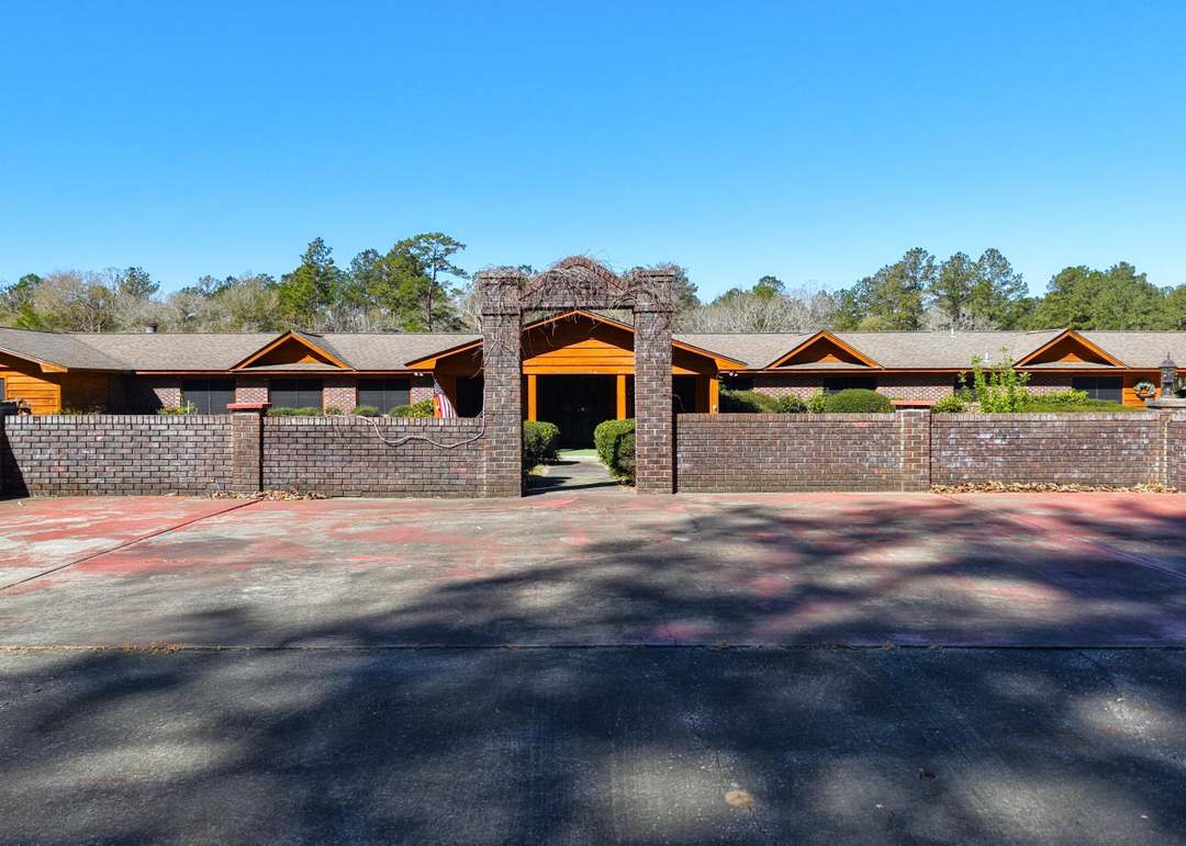 26551 Lakeshore Loop