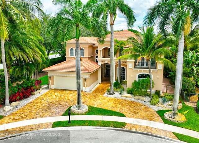 Property at 8975 Valhalla Dr, Delray Beach, FL 33446, 5 beds, 5.5 baths
