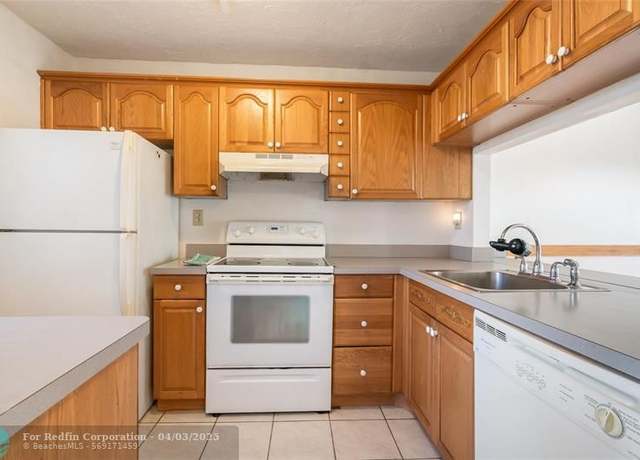 Property at 10405 Sunrise Lakes Blvd #302, Sunrise, FL 33322, 2 beds, 2 baths