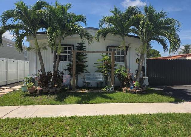 Property at 21540 NW 4th Pl, Pembroke Pines, FL 33029, 3 beds, 2 baths