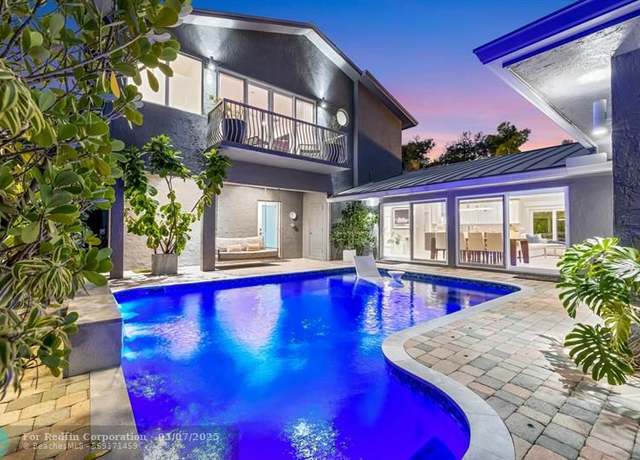 Property at 2215 Manatee Dr, Fort Lauderdale, FL 33316, 5 beds, 4 baths