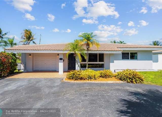 Property at 300 SE 1st Ave, Pompano Beach, FL 33060, 3 beds, 2 baths